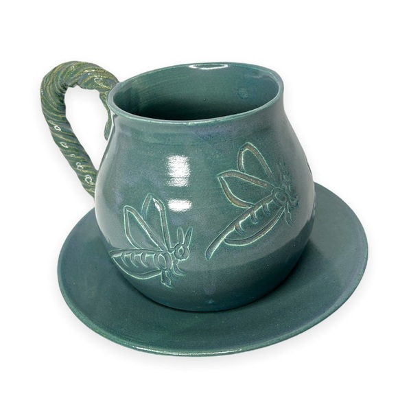 Hand Thrown Stoneware Glazed Pottery Mug and Saucer Bee Carved Artist Signed - Picture 3 of 4